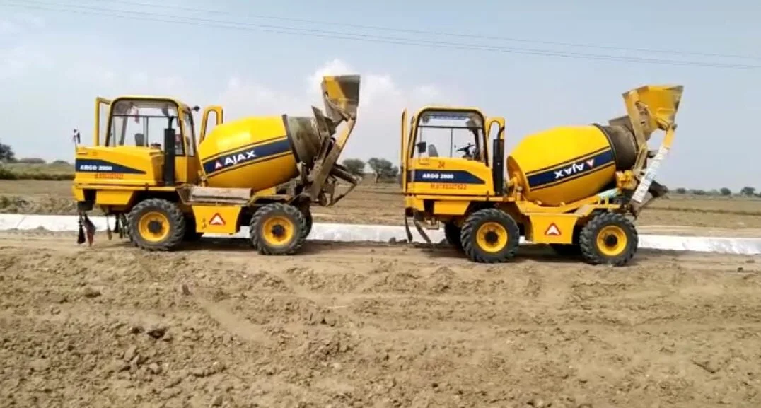 Self loading concrete mixer on rent